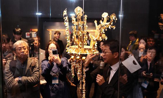 신라 금관 속으로