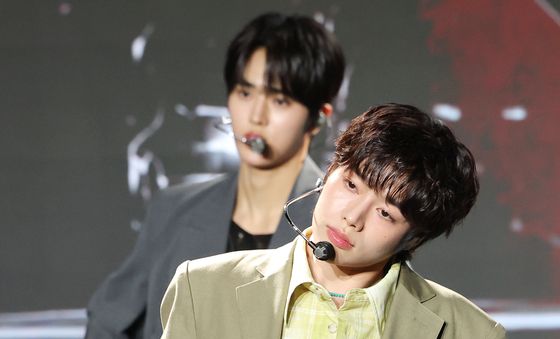 한빈, 무심한듯 멋스럽게