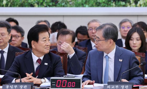 [국감]외통위 대화하는 정동영·조현