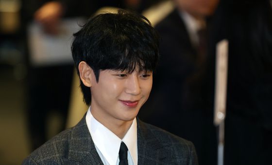 정해인 '수줍은 미소'