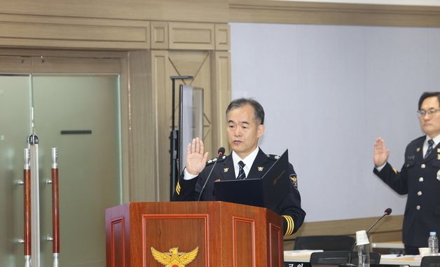 [국감] 선서하는 김종철 경남경찰청장