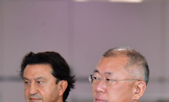 포항경주공항에 도착한 정의선 회장