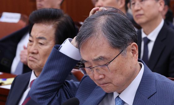 [국감]생각 잠긴 조현 외교장관