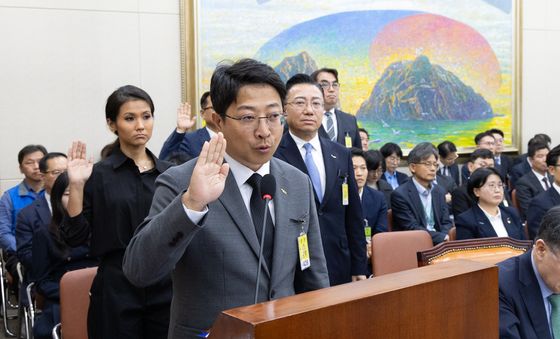 [국감] 정무위 국감 선서하는 권오성 현대위아 대표이사