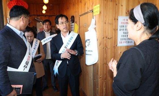 APEC 정상회의 앞두고 현장 점검하는 김민재 차관