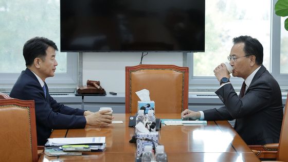 예산 시국 앞두고 만난 여야