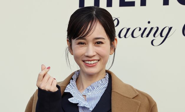 마에다 아츠코, 방긋 미소