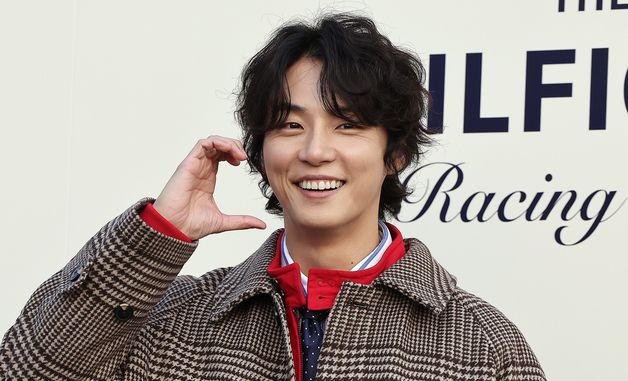 윤시윤, 미소에 빠져들어