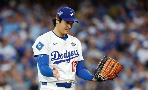 역전 투런포 허용 후 아쉬워하는 오타니 쇼헤이