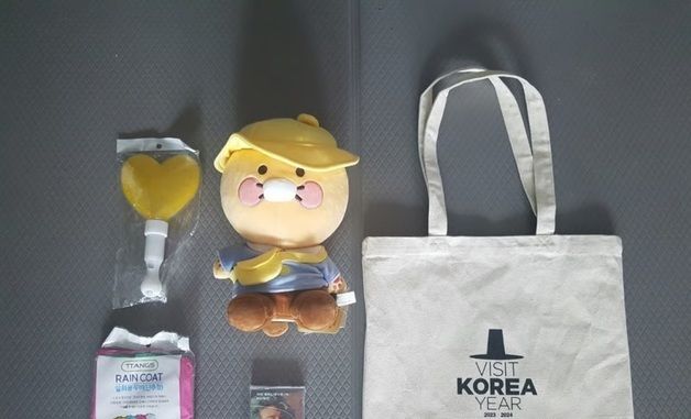 APEC 공식 굿즈, '나비와 신라의 미소' 담았다