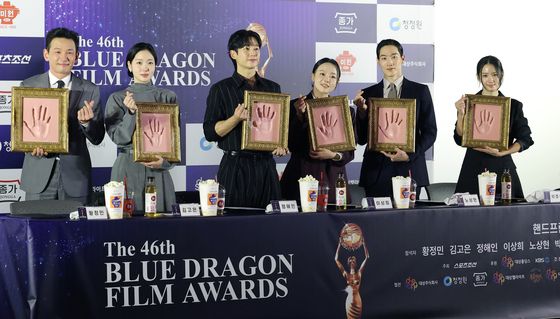 청룡영화상 전년도 수상자들 한 자리에