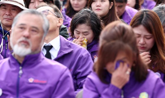 슬픔에 잠긴 이태원 참사 유가족