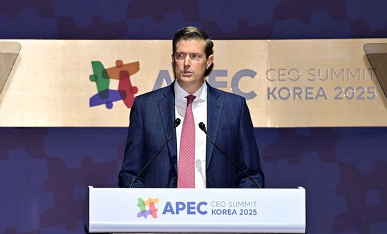 기조연설 하는 미국 쿠팡 글로벌 대외협력 최고책임자