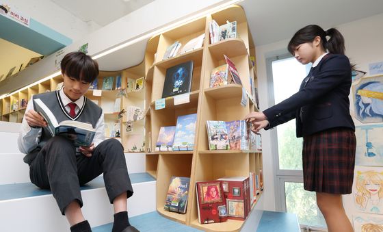 수원 '트윈웨이브' 방문한 청소년들