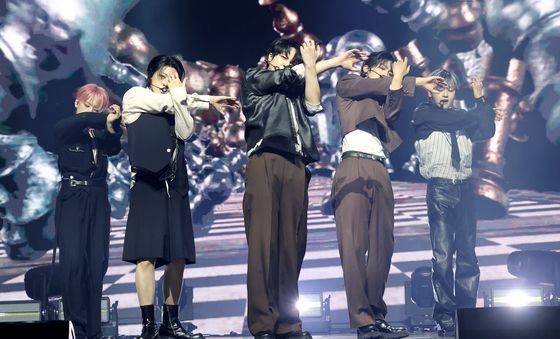 위아이, 믿고 보는 배우