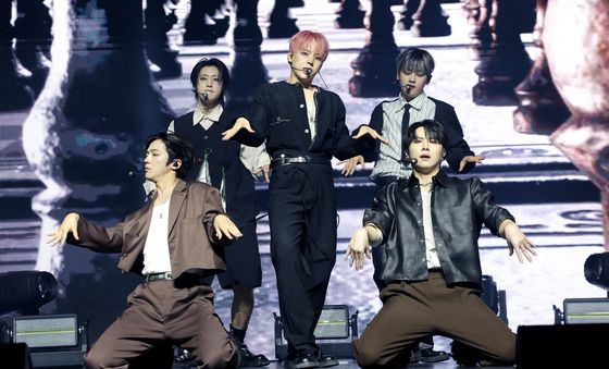 위아이, 9개월 만에 컴백