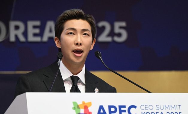 APEC CEO 서밋 연설하는 BTS RM