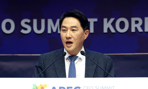 CEO 서밋서 연설하는 오경석 두나무 사장