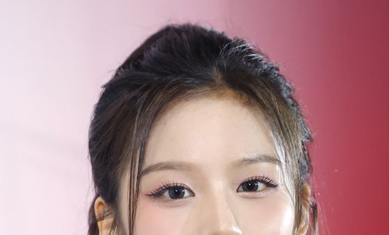 설윤, 볼 콕 여신