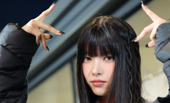 윤아, 신비로운 블루 아이