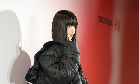 아일릿 윤아, 핫플레이스 핫걸