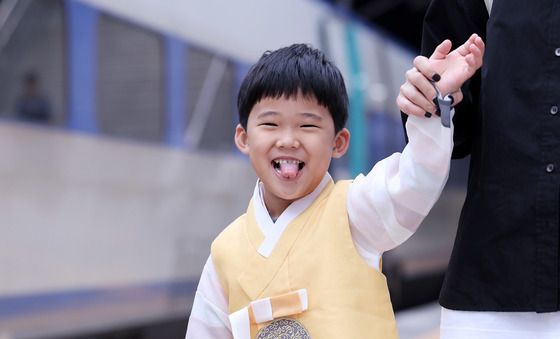 "할머니 할아버지 보고 싶어요"...설레는 귀성길