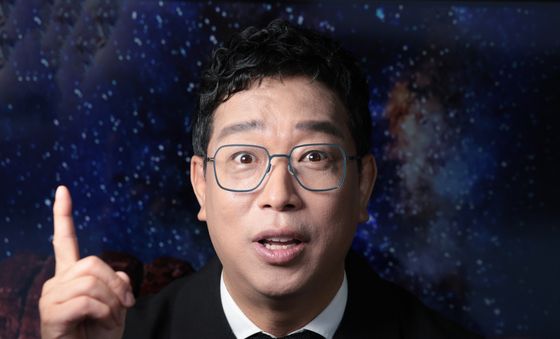 인터뷰 하는 강병규