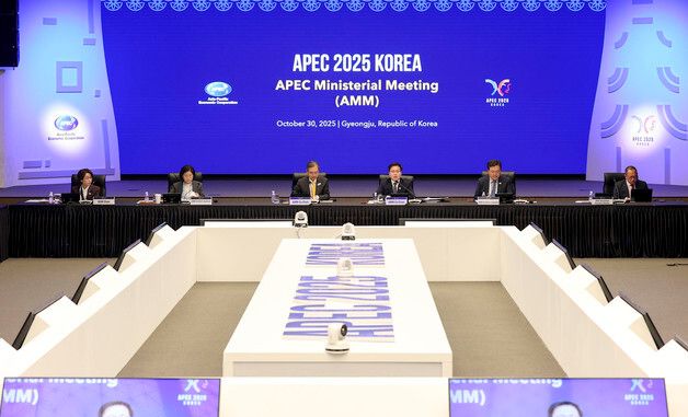 개회사 하는 여한구