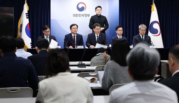 부동산 불법행위 대응 경과 및 향후 계획 발표하는 김용수 국무2차장