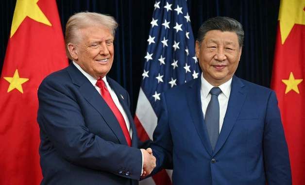 트럼프·시진핑, 정상회담 앞서 악수하며 인사