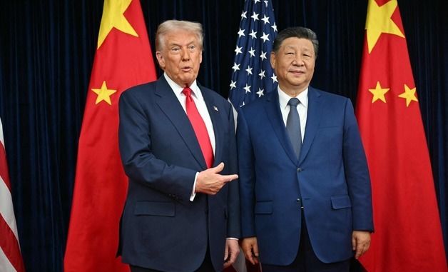 트럼프, 시진핑과 악수..."매우 성공적 회담될 것"