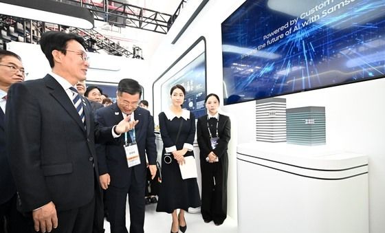 김민석 총리, K 경제전시장 · K테크쇼케이스를 방문