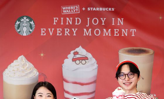 스타벅스 겨울은 월리와 함께