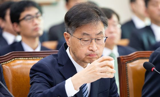 [국감]물 마시는 최재해 감사원장