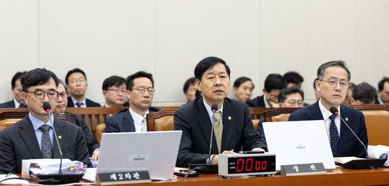 [국감] 기재위 국정감사 답변하는 구윤철 부총리