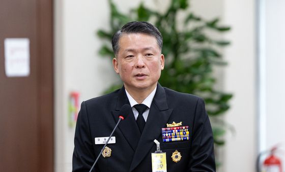 [국감] 답변하는 강동길 해군참모총장