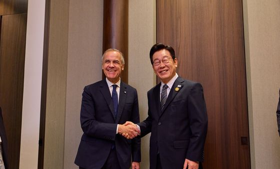 한-캐나다 정상 악수