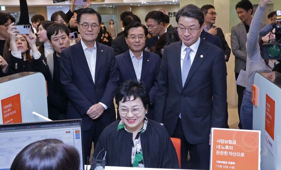 이억원 금융위원장 '사망보험금 유동화 가입 현장점검'