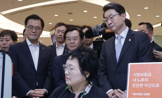 사망보험금 유동화 가입 현장 점검 나선 이억원 금융위원장