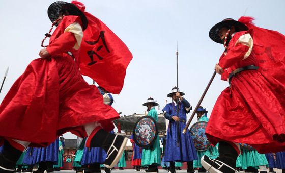 궁궐 호위군 사열의식 '첩종' 재현