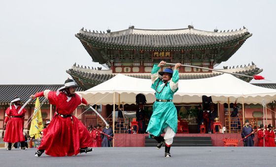 궁궐 호위군 사열의식 '첩종' 재현