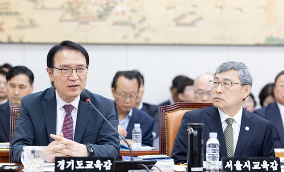 [국감] 답변 이어가는 임태희 경기도교육감