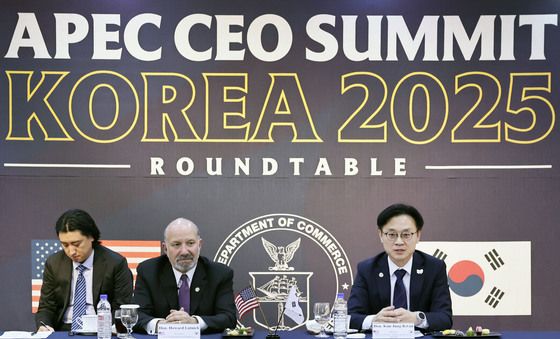 서밋 비즈니스 라운드테이블서 발언하는 김정관 장관