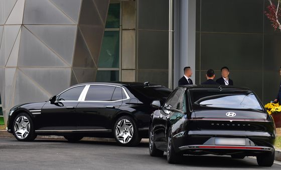 포항공항 의전 주차장에 나타난 제네시스 끝판 왕 G90