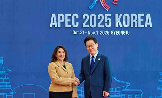 이재명 대통령, 테레사 메라 고메스 페루 통상관광부 장관 영접