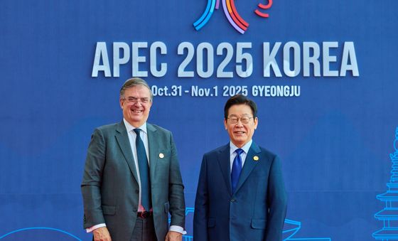 이재명 대통령, 마르셀로 루이스 에브라르드 카사우본 멕시코 경제부 장관 영접