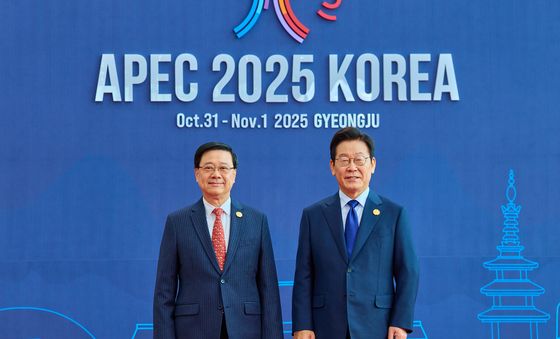 이재명 대통령, 존 리 홍콩 행정장관 영접