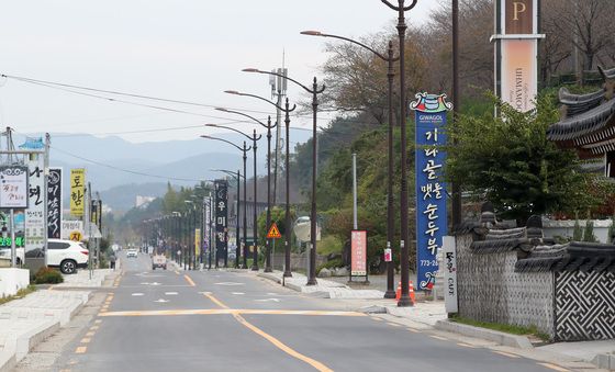 한산한 경주 보문단지 인근 식당가