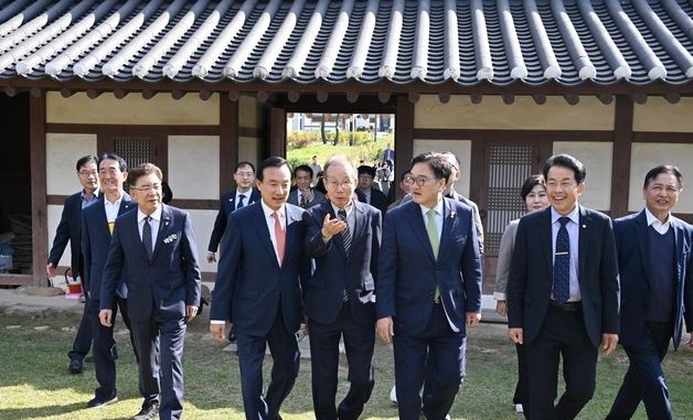 박상진 의사 생가 찾은 우원식 국회의장