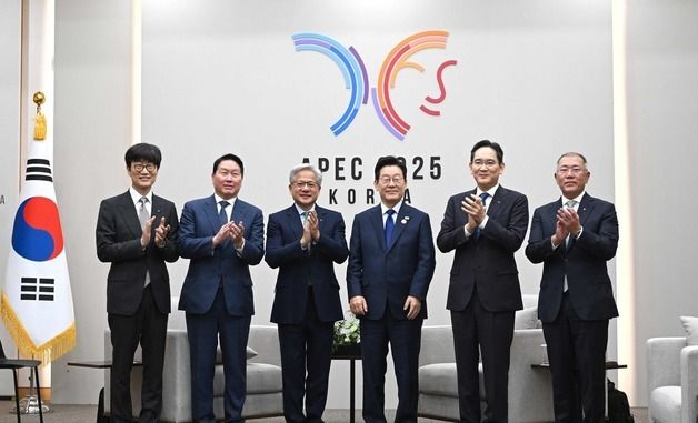 경주 찾은 젠슨황…APEC서 총수들과 'AI 빅딜'